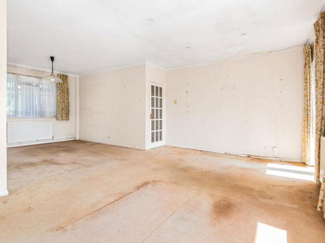 House for sale in Little Stanmore, Greater London