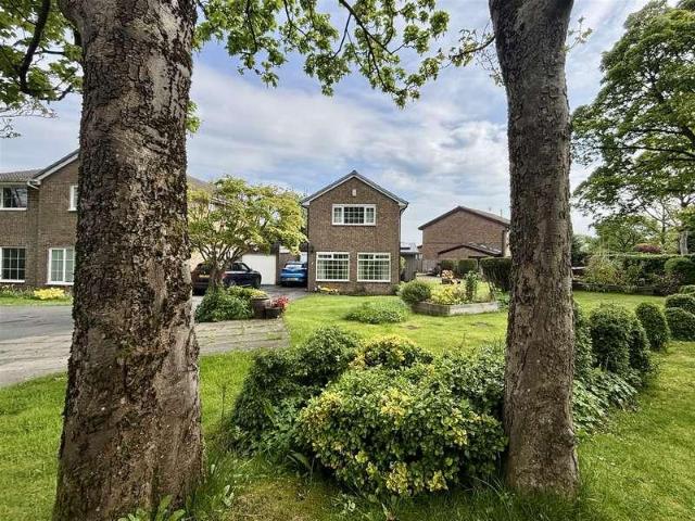 House for sale in Broad Folds, Clayton