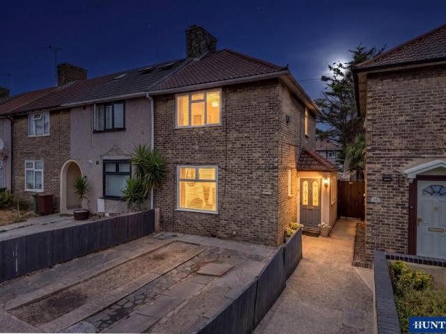 House for sale in Dagenham, Greater London