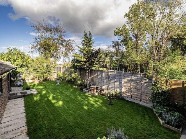 House for sale in Emmbrook, Wokingham
