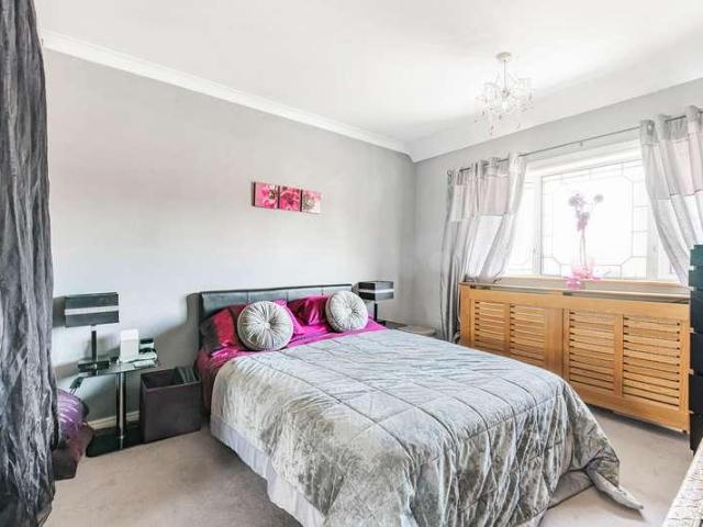 House for sale in London Borough of Croydon, Forestdale