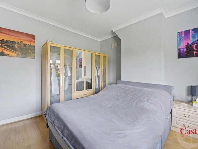 House for sale in Bush Hill Park, Greater London