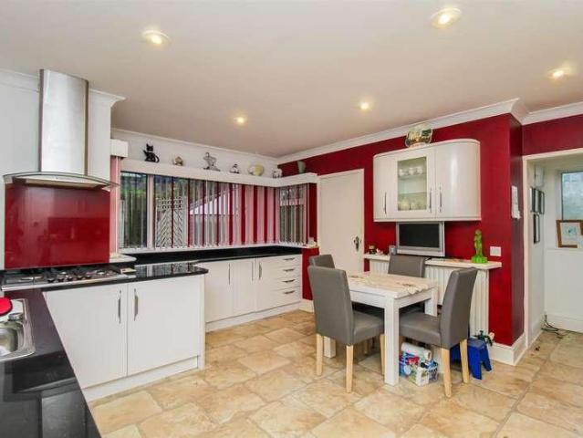 House for sale in Wrenthorpe, West Yorkshire