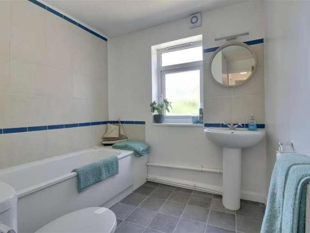 House for sale in Middlecroft, Hampshire