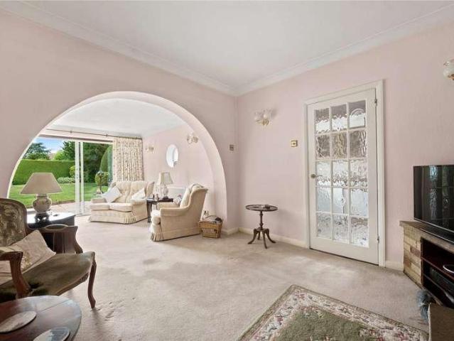 House for sale in West End, Heol-las