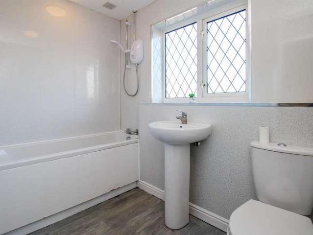 House for sale in Wrenthorpe, West Yorkshire