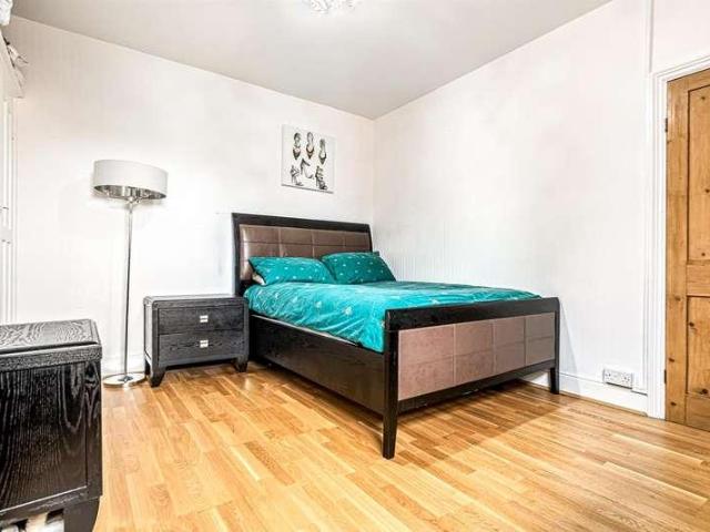 House for sale in Old Wharf, City Of Leicester