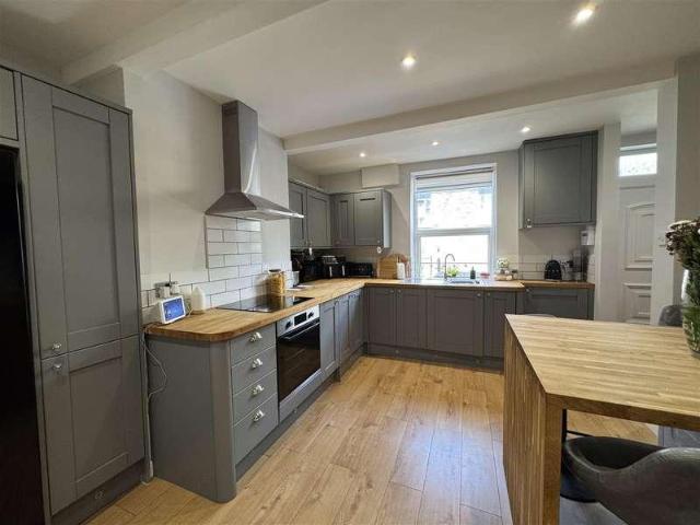 House for sale in Huddersfield, Clayton West