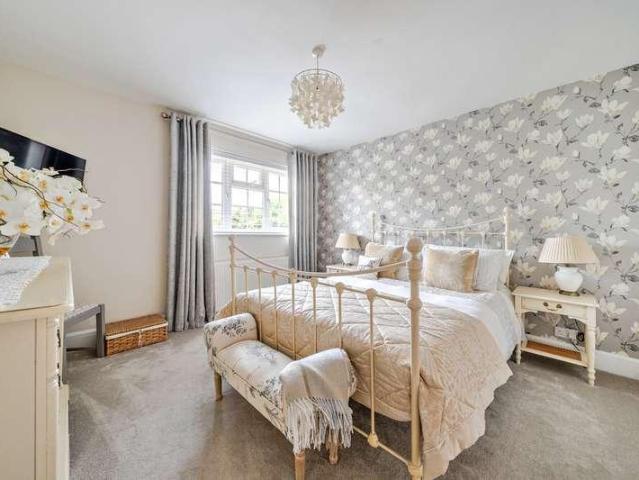 House for sale in Batchworth, Hertfordshire