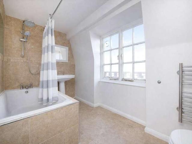 House for sale in Battersea, Greater London