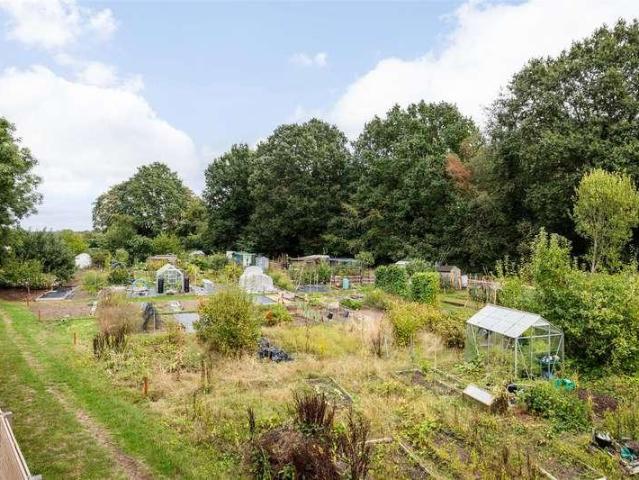 House for sale in Perryfields, West Sussex