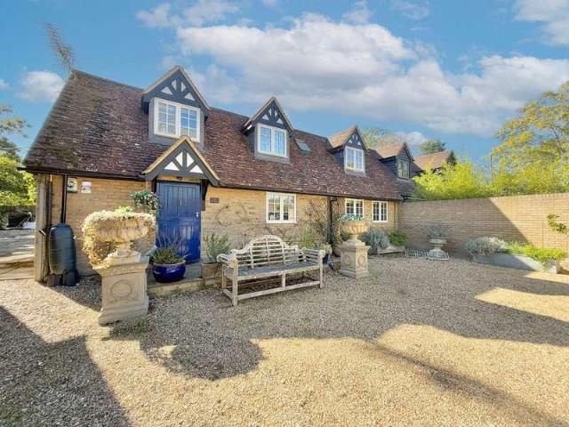 House for sale in Mentmore, Ledburn