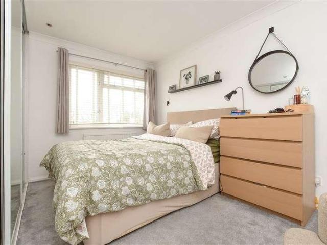 House for sale in Hillview, Surrey