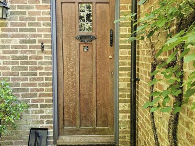 House for sale in Fole, Surrey