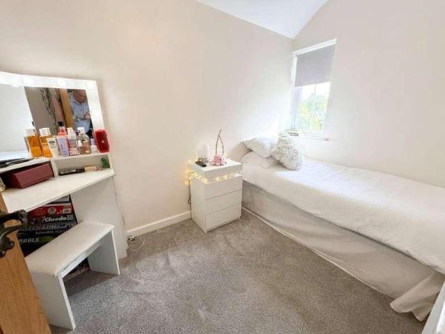 House for sale in Heol-las, Surrey