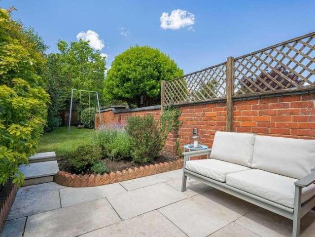 House for sale in Henley-on-Thames, Berrick Salome
