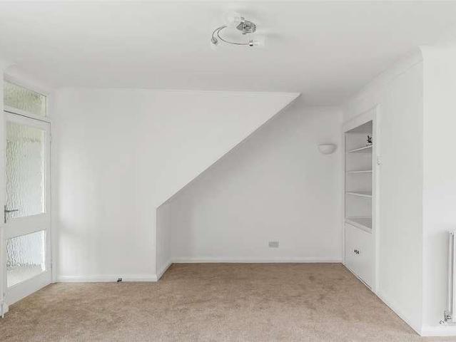House for sale in Oxted, Hillview