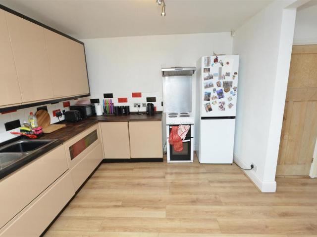 House for sale in Kingswood