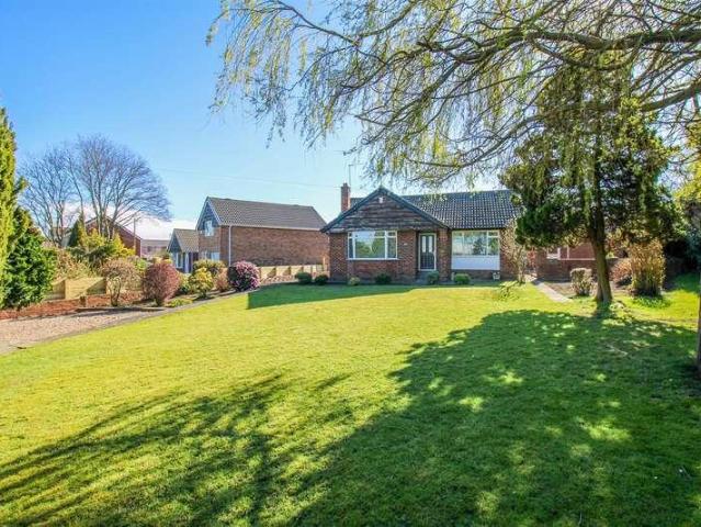 House for sale in Wakefield, Overton