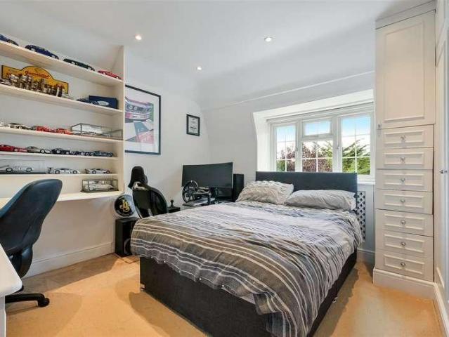 House for sale in Nork, Red Hill