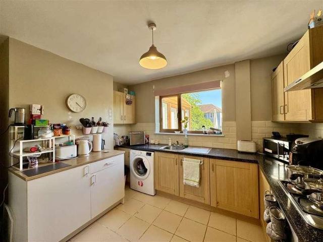 House for sale in Huddersfield, Dalton