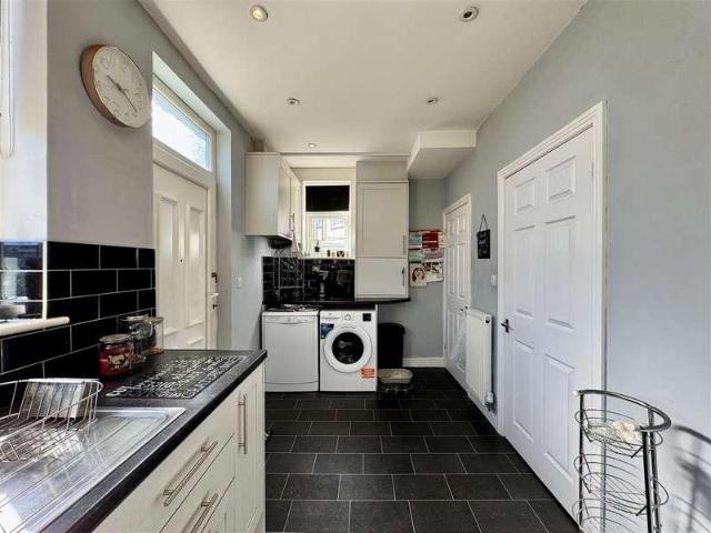 House for sale in Huddersfield, West Yorkshire
