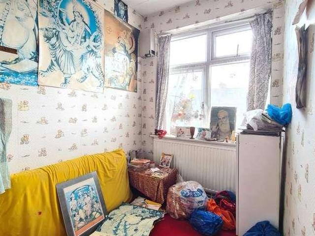 House for sale in Beavers, Greater London
