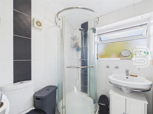 House for sale in Overslade, New Bilton