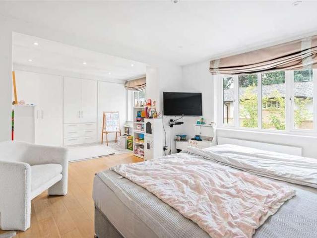 House for sale in Southfields, Greater London
