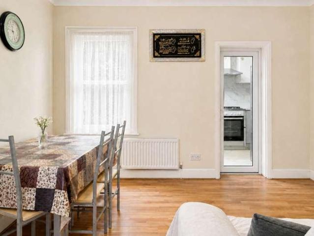 House for sale in London Borough of Croydon, Kenley