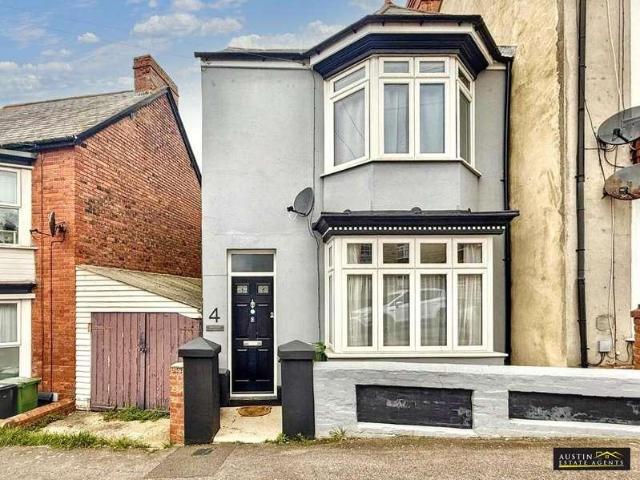 House for sale in Wyke Regis, Weymouth