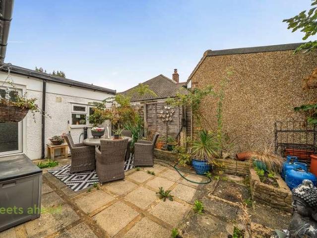 House for sale in Caterham on the Hill, Tandridge