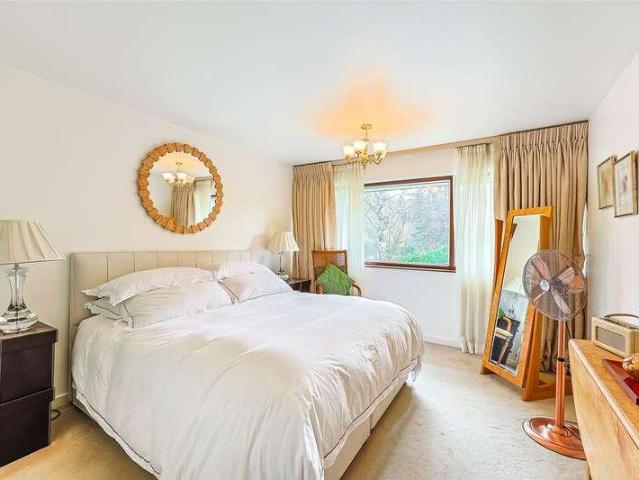House for sale in London Borough of Ealing, Perivale