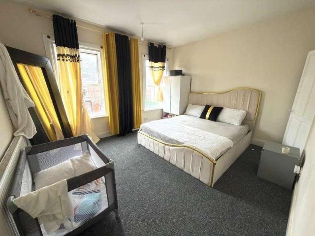 House for sale in Spring Park, Luton