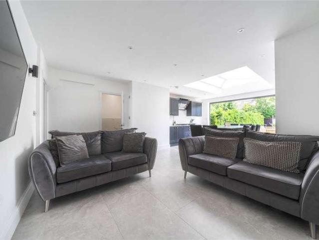 House for sale in The Butts, Kent