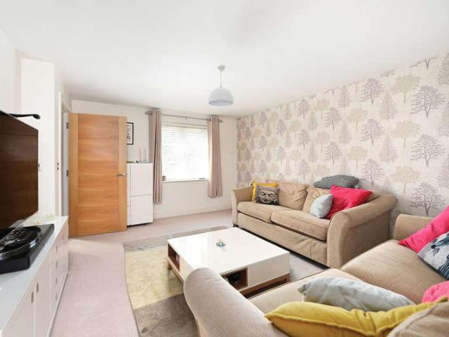 House for sale in Frogmore, Hart