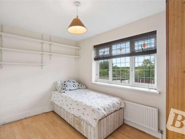 House for sale in South Hornchurch, Greater London