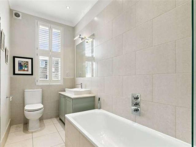 House for sale in Earlsfield, Greater London
