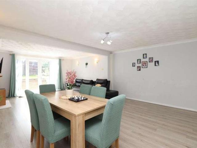 House for sale in Elstree and Borehamwood, Borehamwood