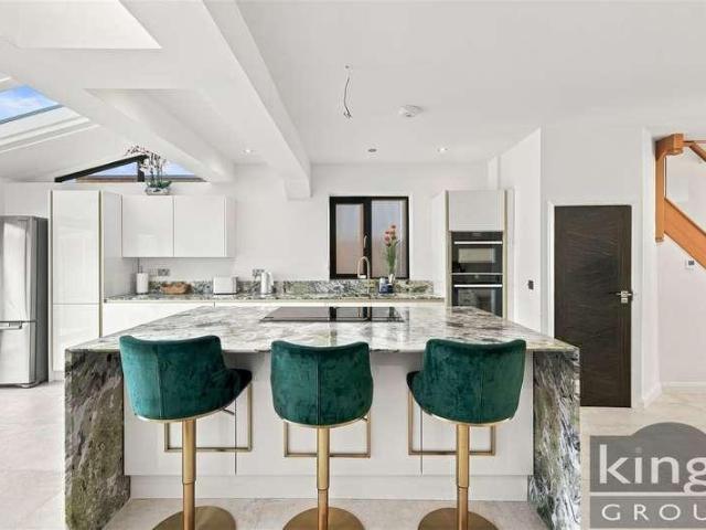 House for sale in Bush Hill Park, Greater London