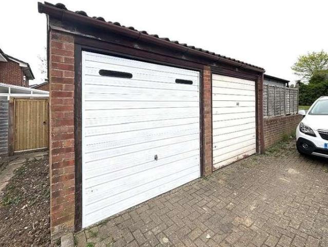 House for sale in Round Green, Luton