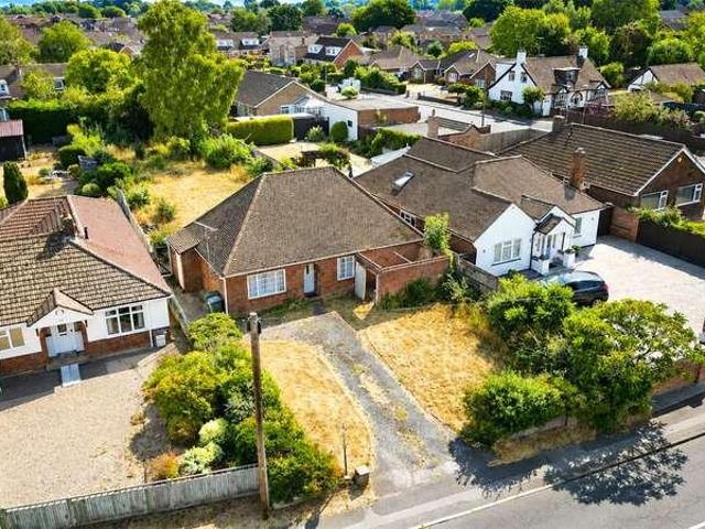House for sale in Tilehurst, West Berkshire