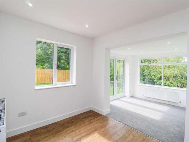 House for sale in Wakefield, Newmillerdam