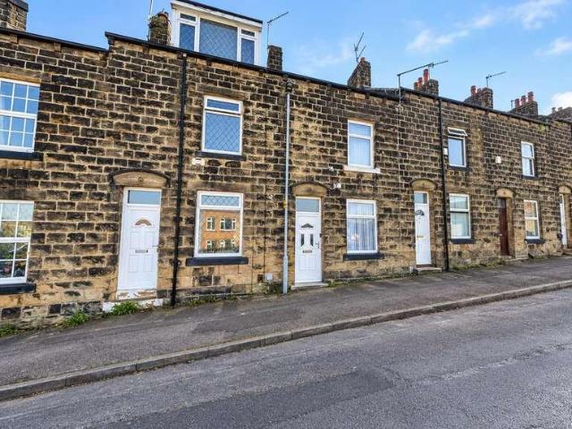 House for sale in Greengates, West Yorkshire