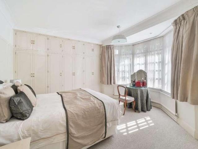 House for sale in Red Hill, Surrey