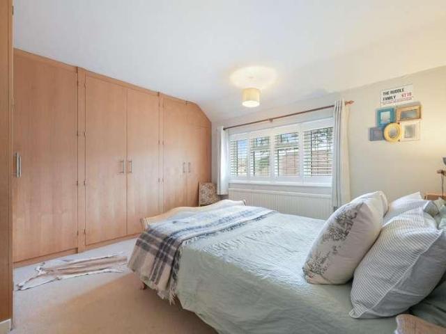 House for sale in Woodcote, Epsom
