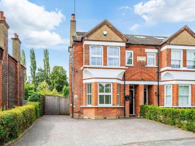 House for sale in Oxted, Hillview