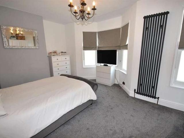 House for sale in Queen's Park, Northampton