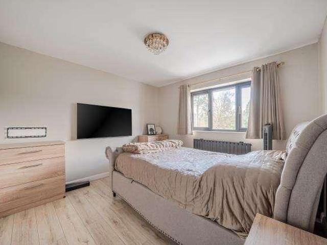 House for sale in Heatherside, Heol-las