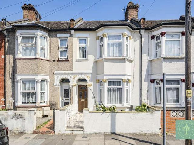House for sale in Lower Edmonton, Greater London